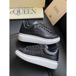 Zapatillas Alexander McQueen purpurina - Imagen 2