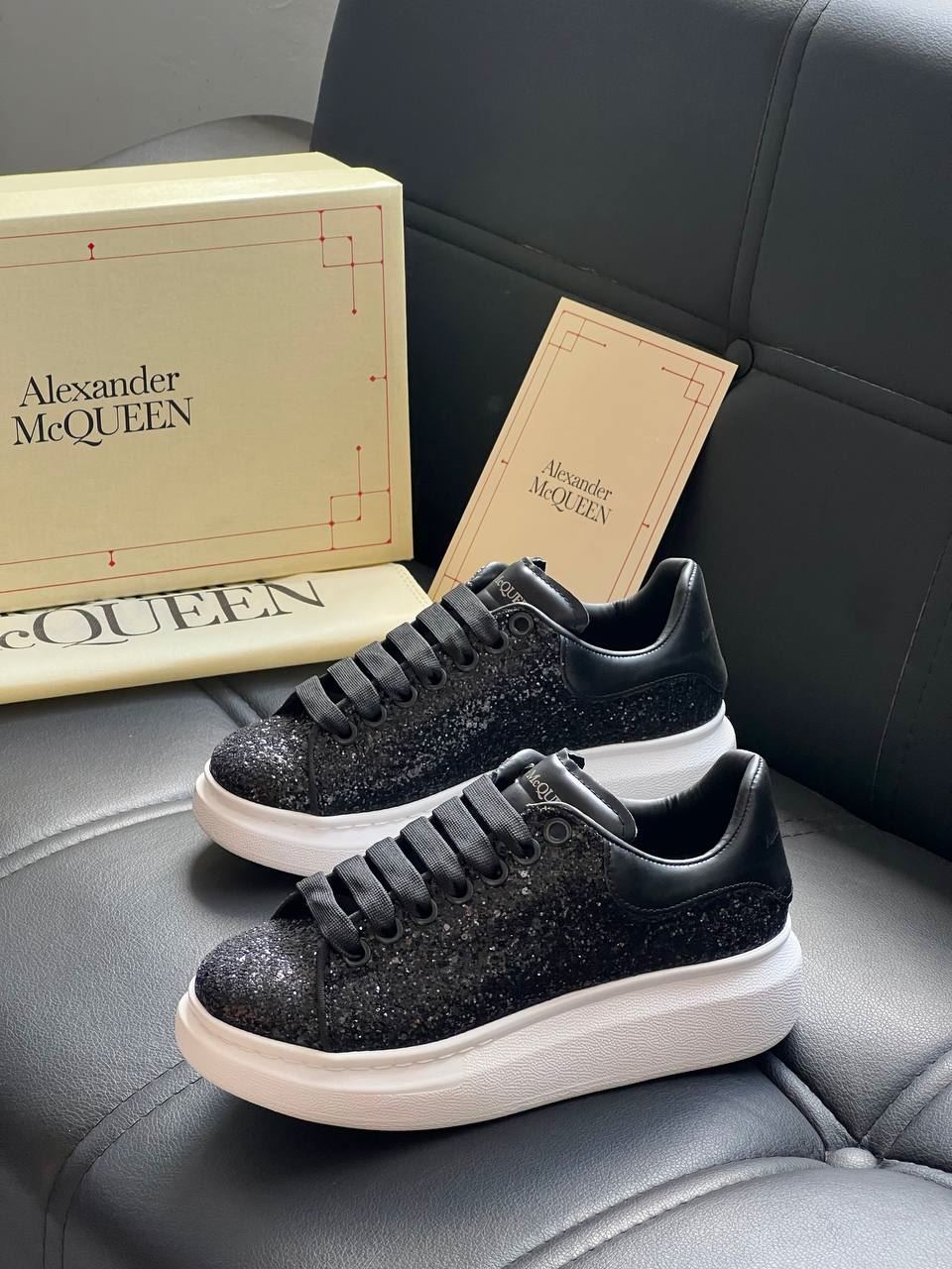 Zapatillas Alexander McQueen purpurina - Imagen 3