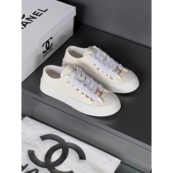 Zapatillas Chanel de mujer - Imagen 1