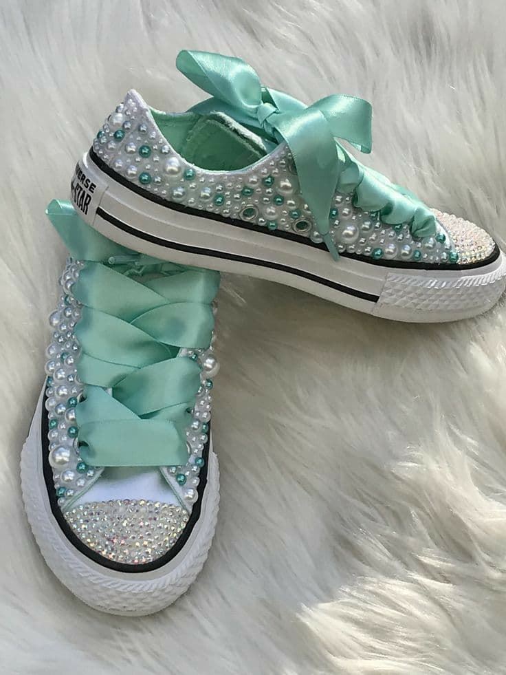 Zapatillas Converse bajas con perlas personalizadas - Imagen 1