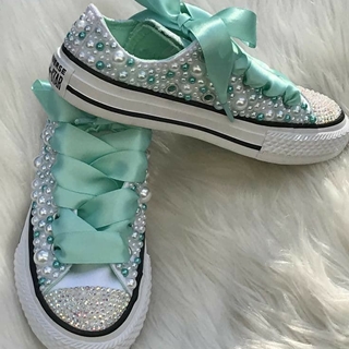 Zapatillas Converse bajas con perlas personalizadas - Imagen 1