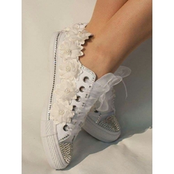 Zapatillas Converse de novia con flores artificiales - Imagen 1