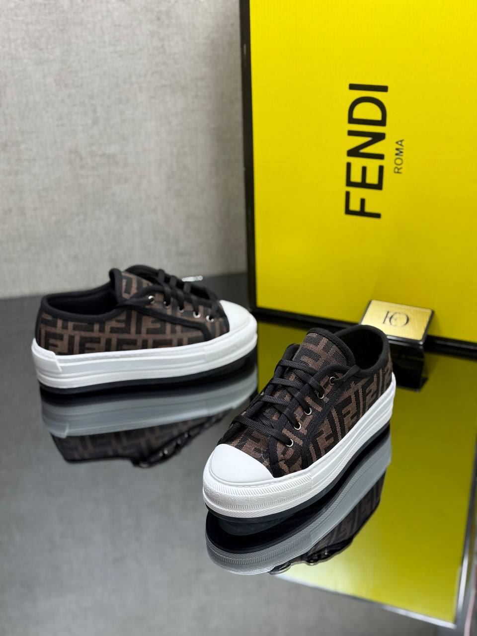 Zapatillas Fendi  Dominó lona - Imagen 2