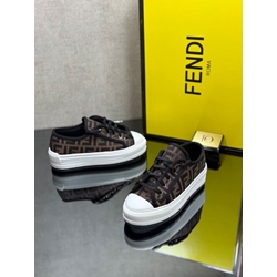Zapatillas Fendi Dominó lona - Imagen 2