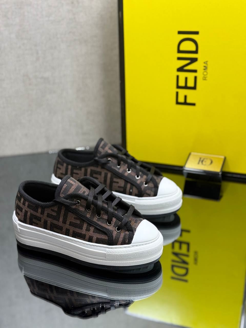 Zapatillas Fendi  Dominó lona - Imagen 3