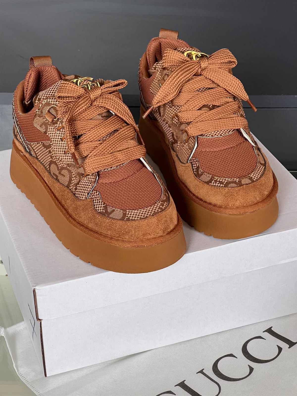 Zapatillas Gucci con plataforma - Imagen 1