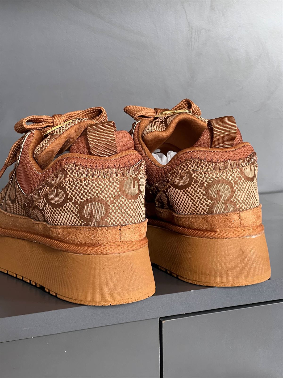 Zapatillas Gucci con plataforma - Imagen 2