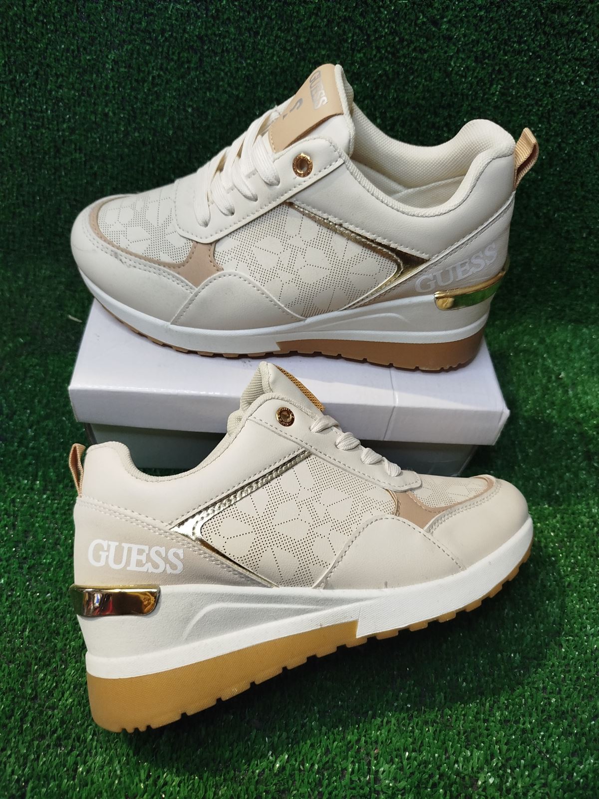 Zapatillas Guess con plataforma - Imagen 1