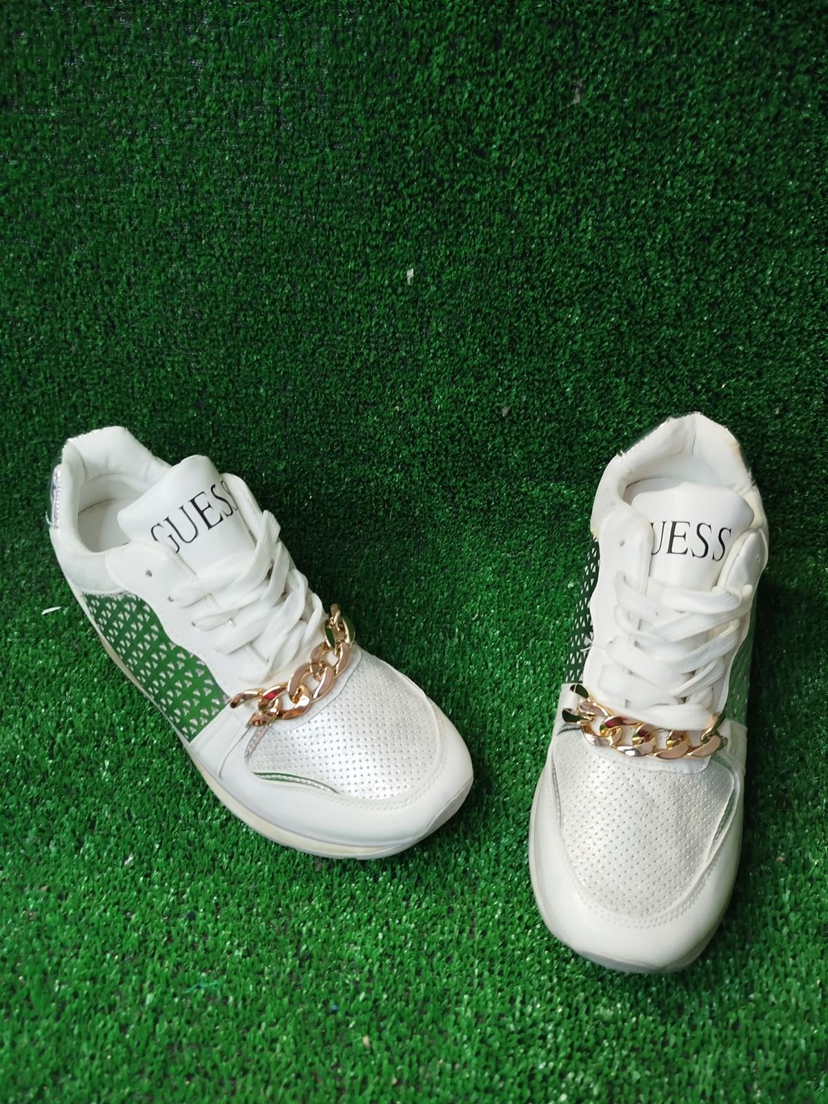 Zapatillas Guess liquidación oferta - Imagen 1