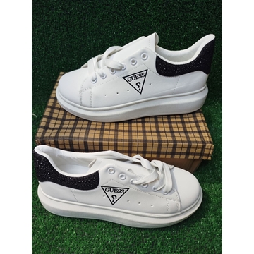 Zapatillas Guess triángulo - Imagen 1