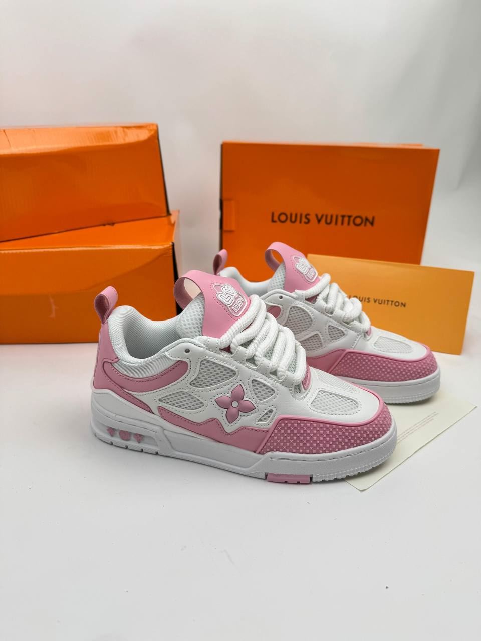 Zapatillas Louis Vuitton rosas - Imagen 1