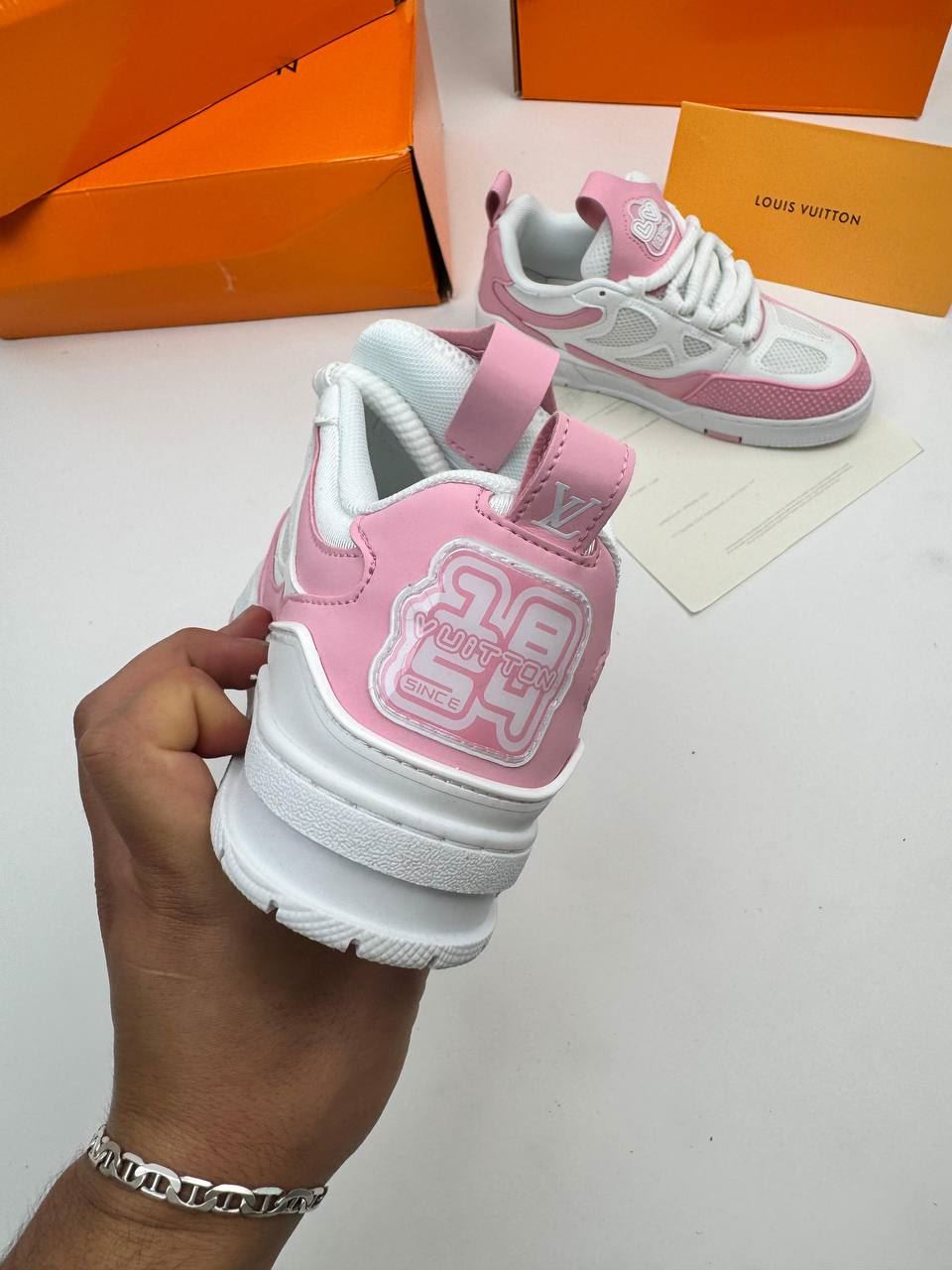 Zapatillas Louis Vuitton rosas - Imagen 2