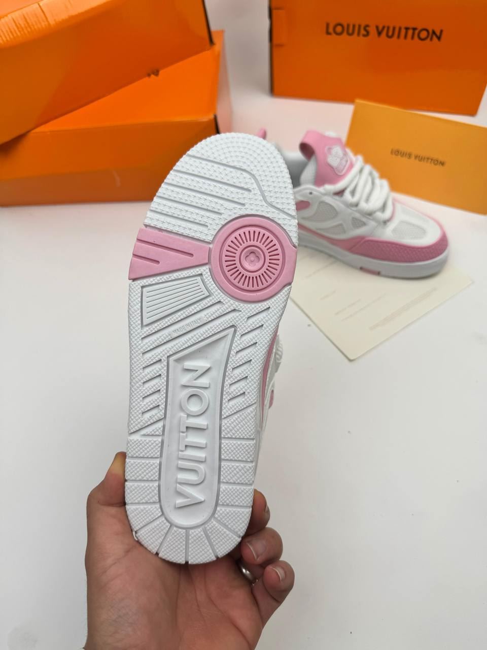 Zapatillas Louis Vuitton rosas - Imagen 4