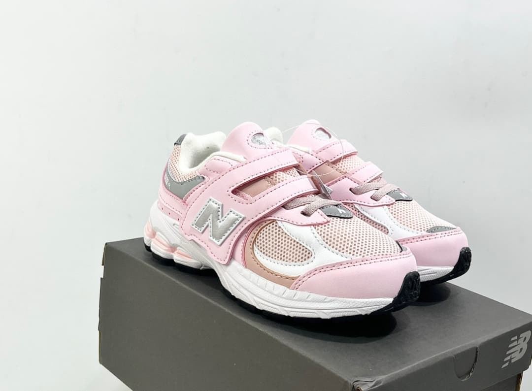 Zapatillas New Balance 2002 - Imagen 2