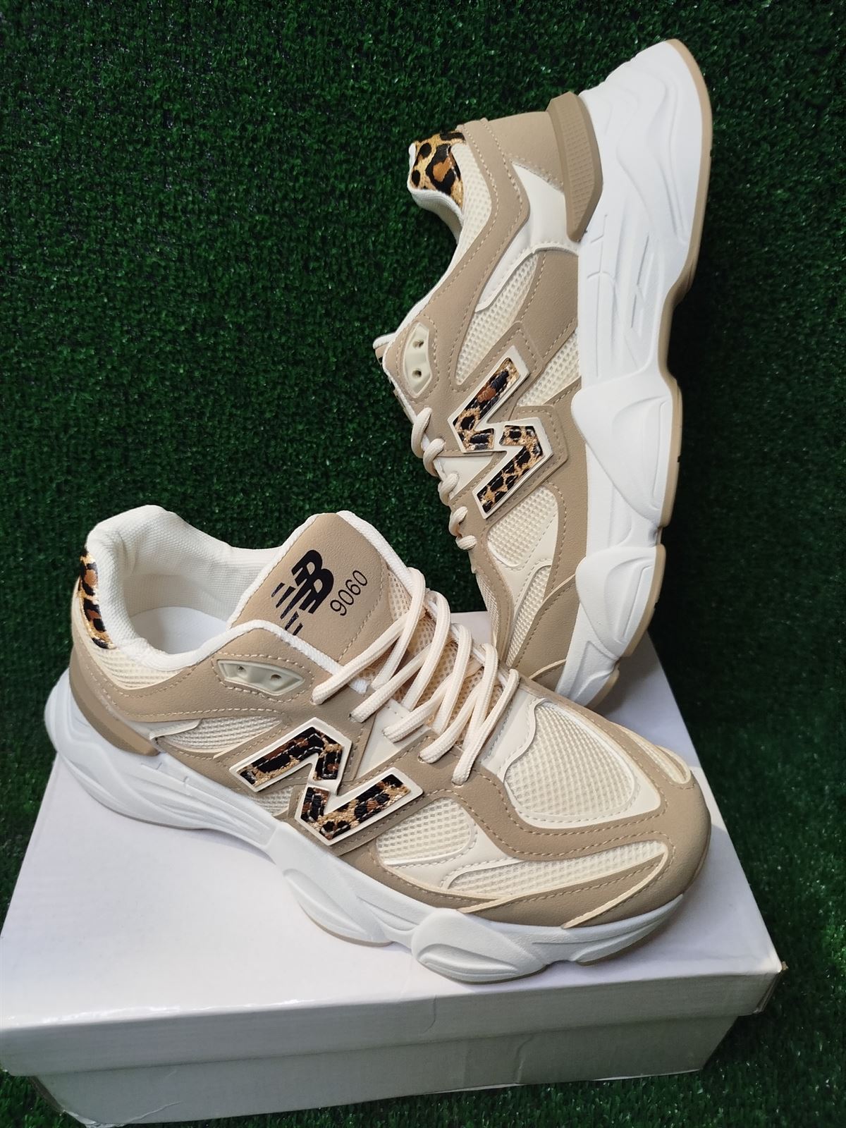 Zapatillas New balance leopardo - Imagen 1