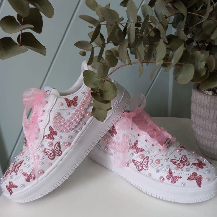 Zapatillas Nike Air force one con perlas y mariposas - Imagen 3