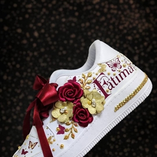Zapatillas Nike Air force one con rosas y perlas personalizadas - Imagen 1
