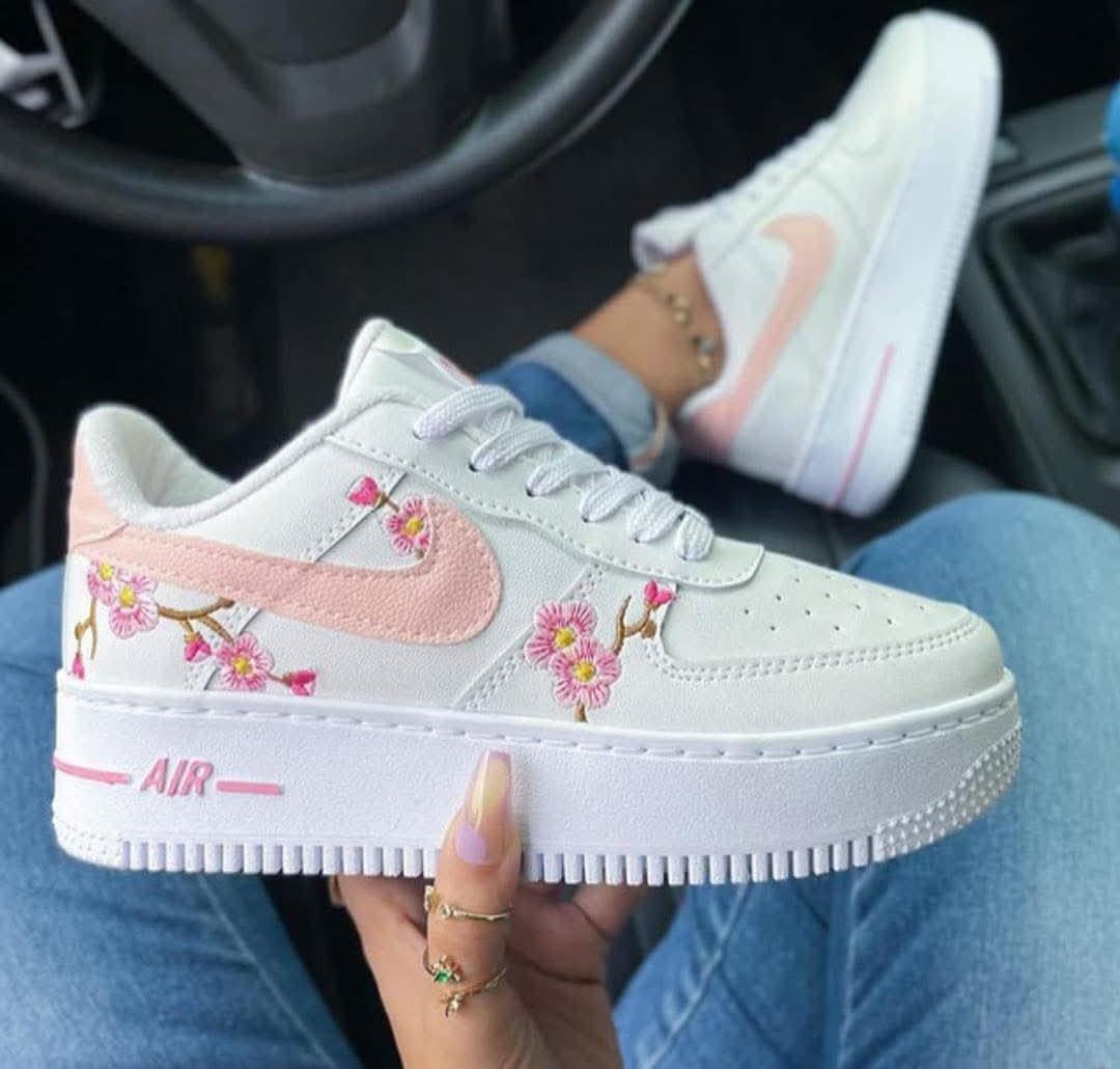 Zapatillas Nike Air force One flores - Imagen 1
