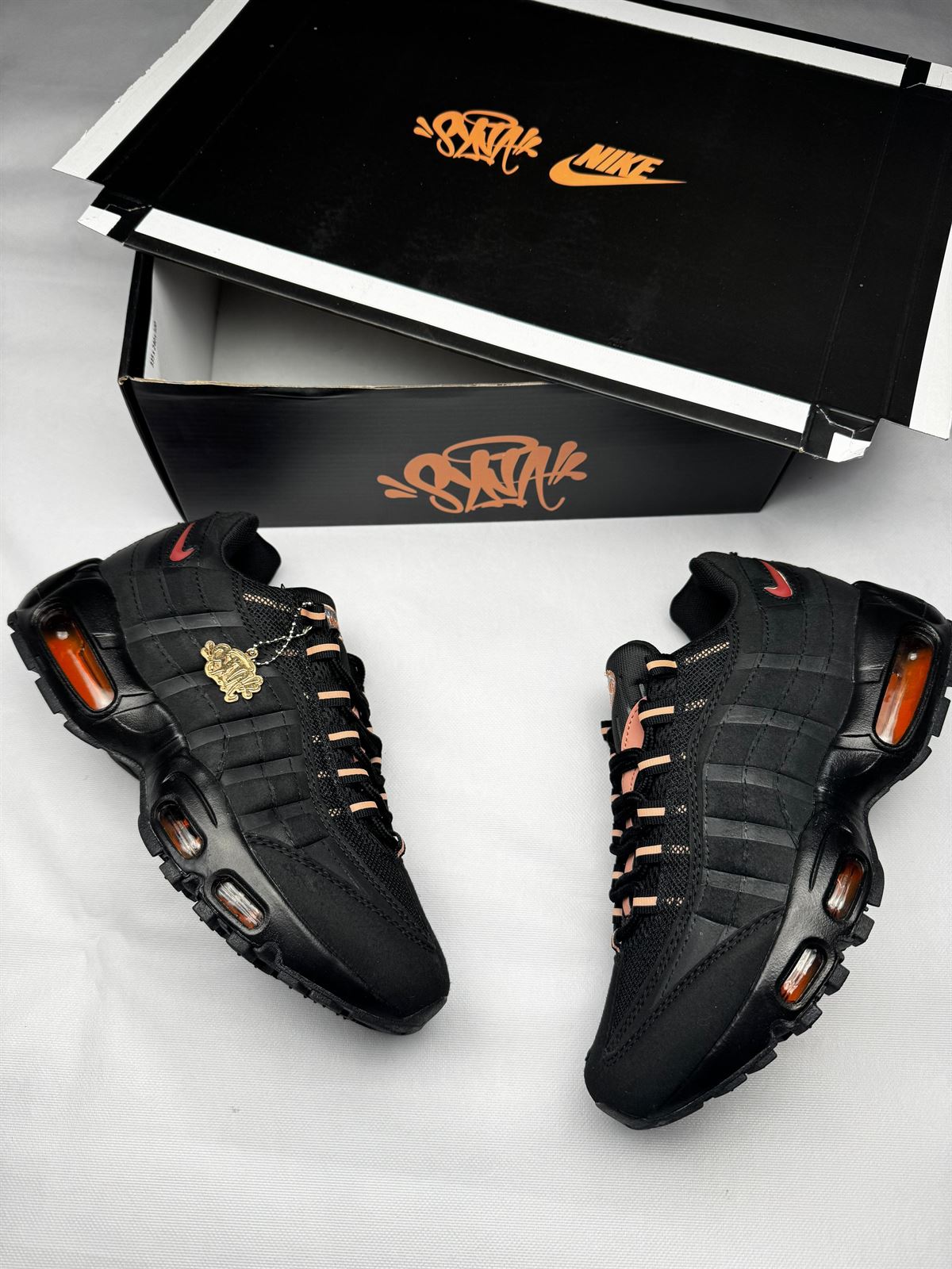 Zapatillas Nike Air Max 95 Syna World - Imagen 1