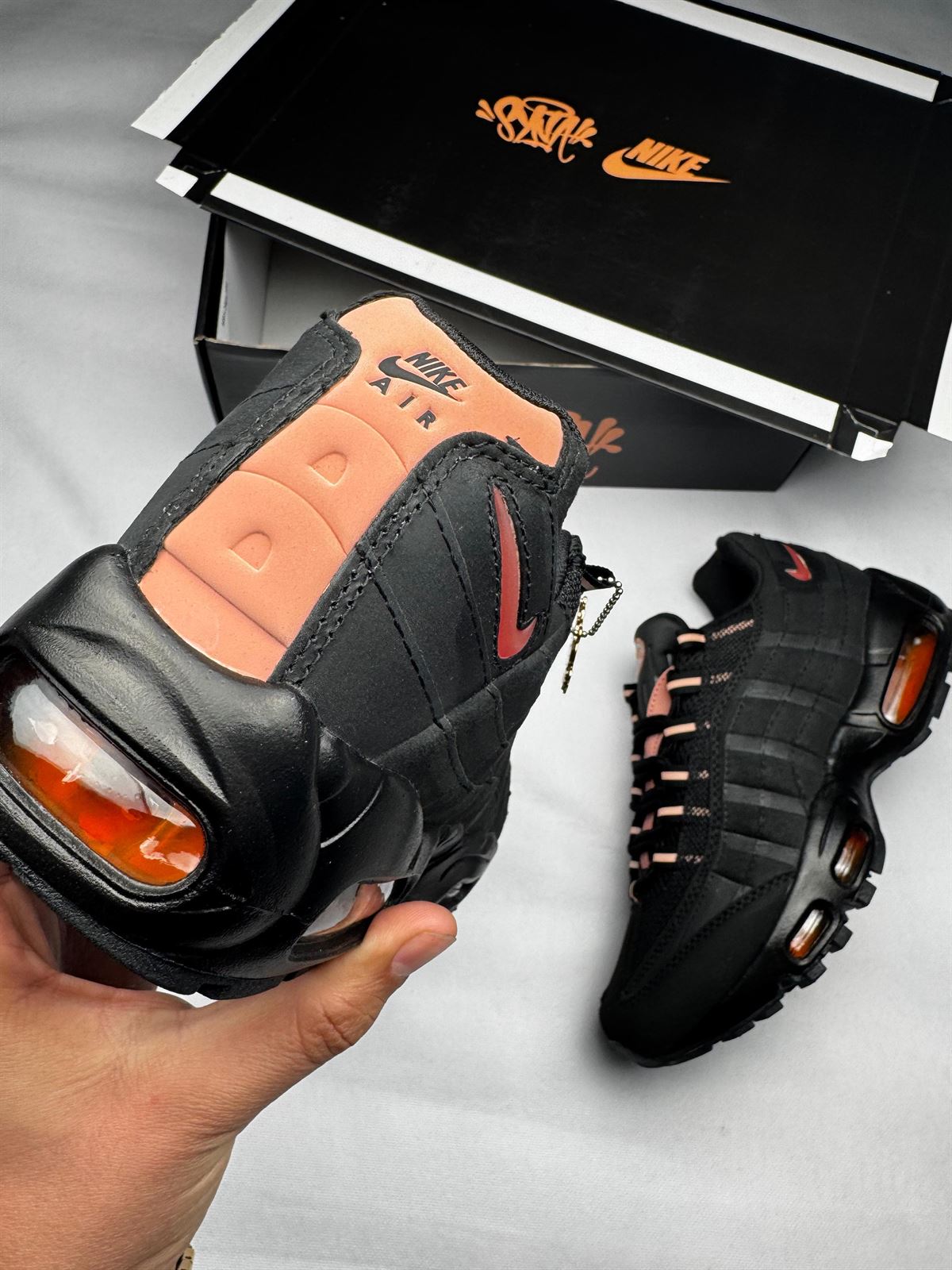 Zapatillas Nike Air Max 95 Syna World - Imagen 3