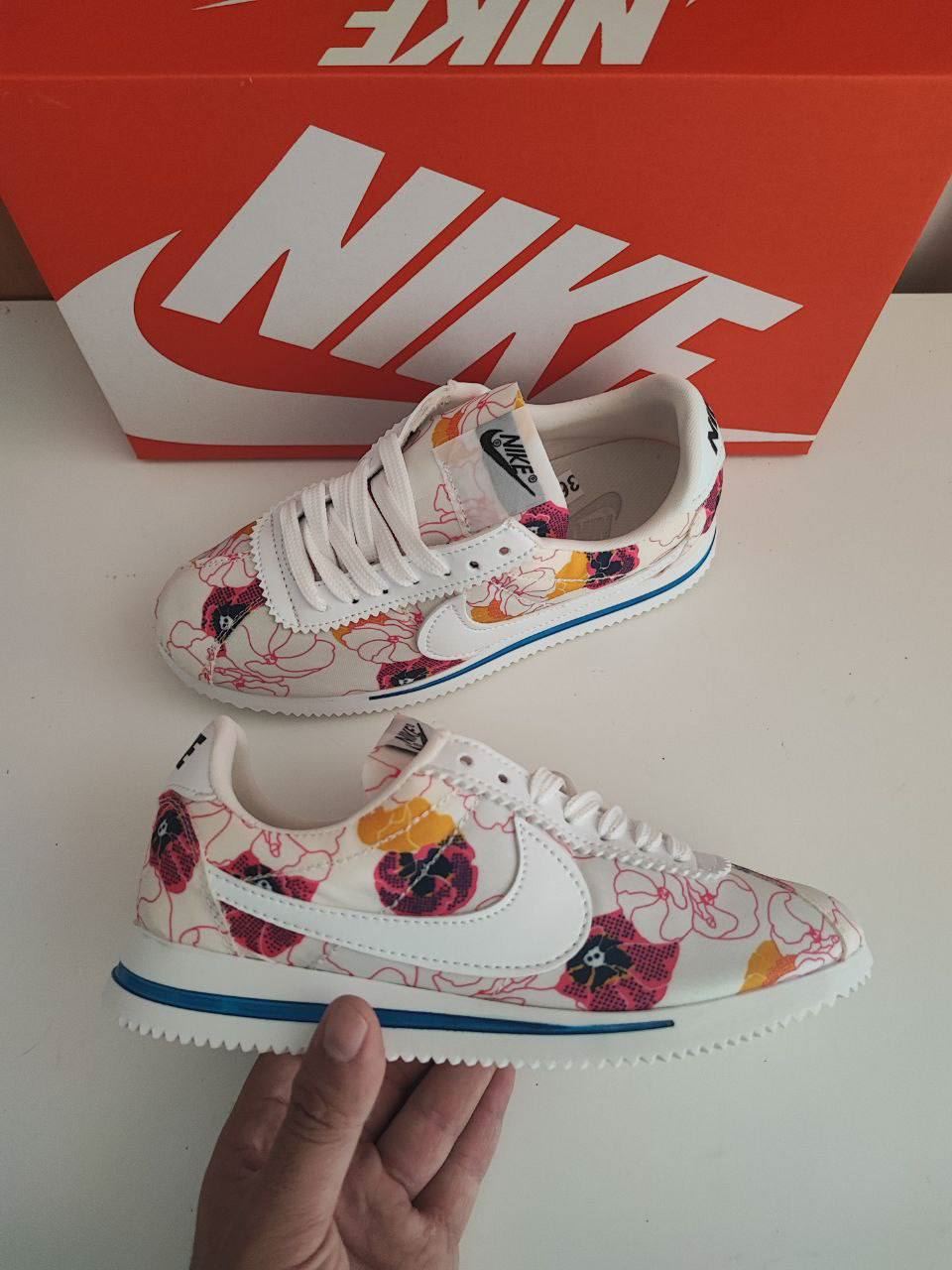 Zapatillas Nike Cortez flores - Imagen 1