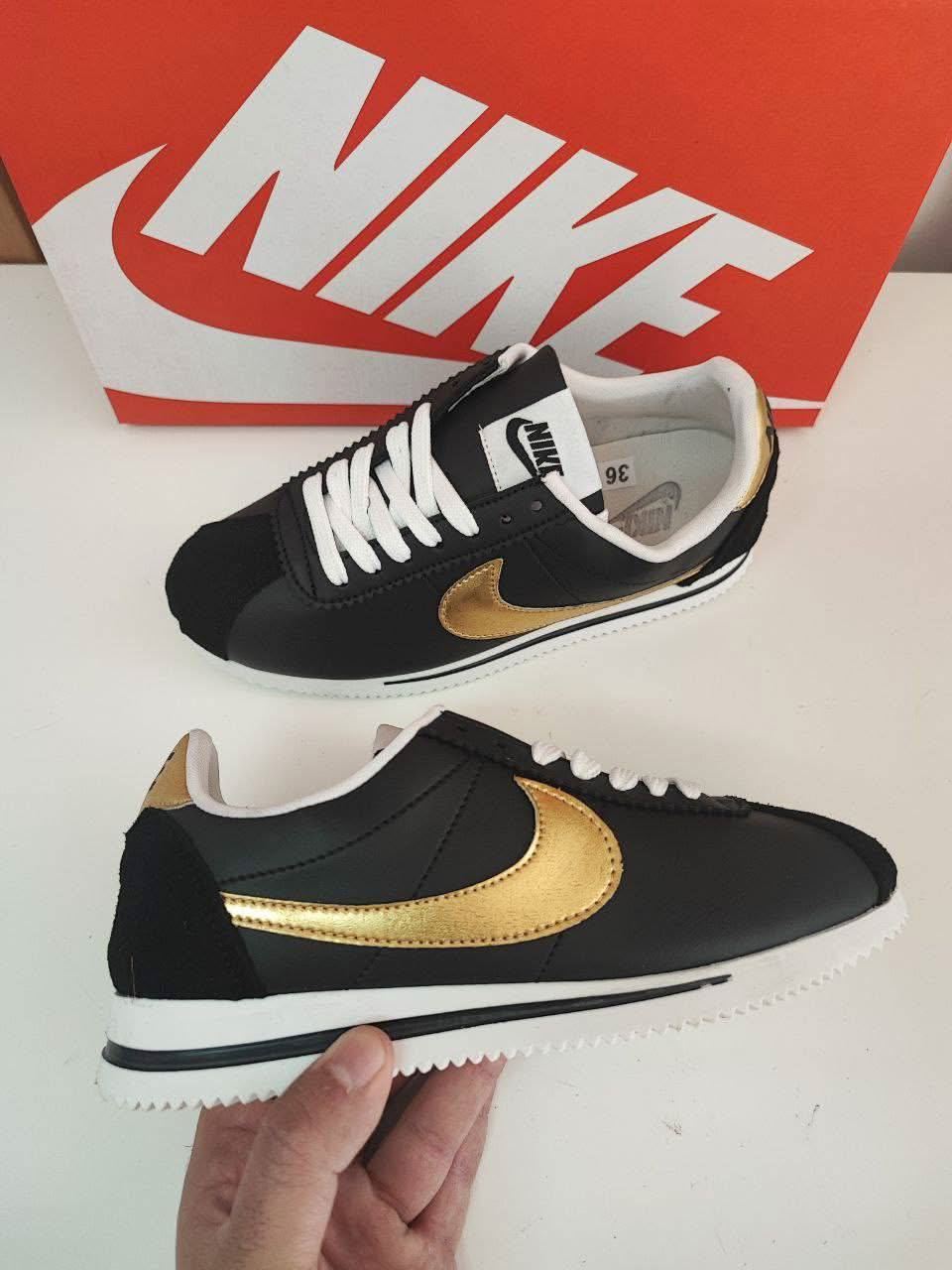 Zapatillas Nike Cortez logo dorado - Imagen 2