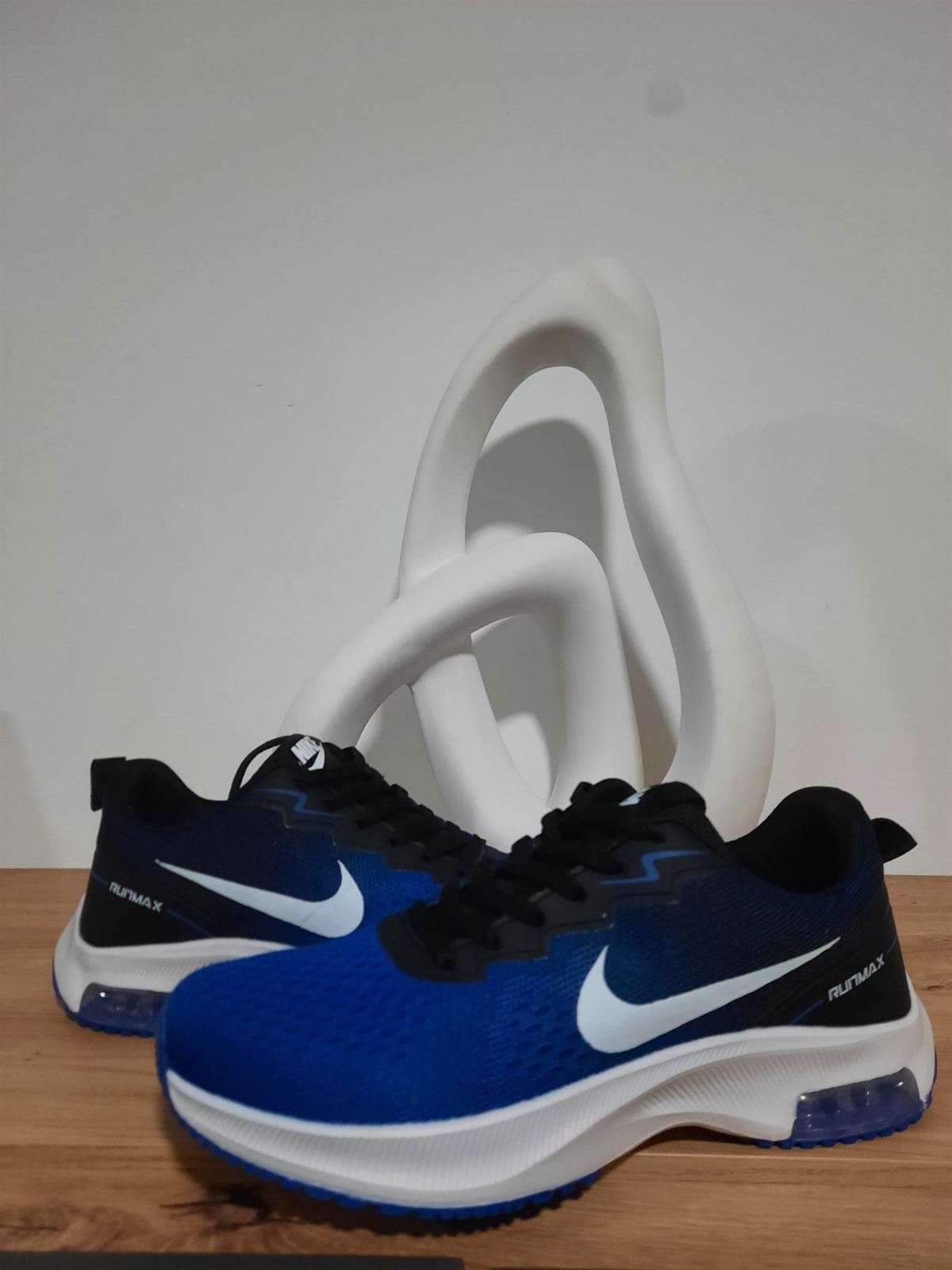 Zapatillas Nike de tela - Imagen 1