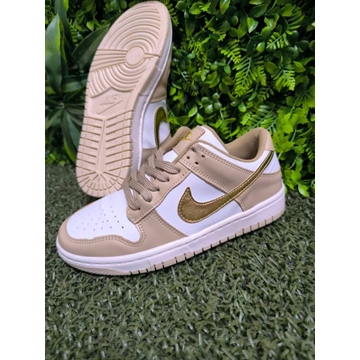 Zapatillas Nike Dunk doradas - Imagen 2