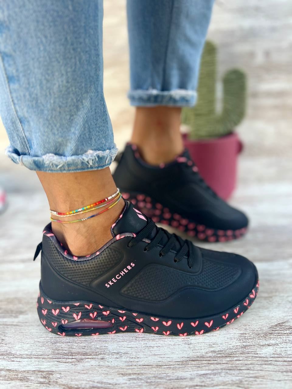 Zapatillas Skechers corazones - Imagen 1