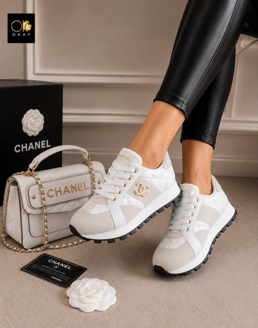 Zapatillas y bolso Chanel acolchado - Imagen 1