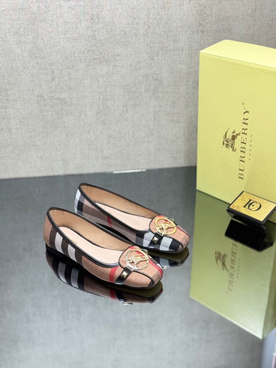 Zapatos bailarinas Burberry - Imagen 1