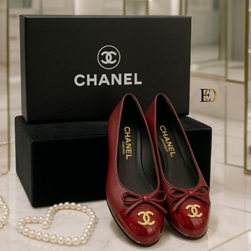 Zapatos bajos de Chanel - Imagen 1