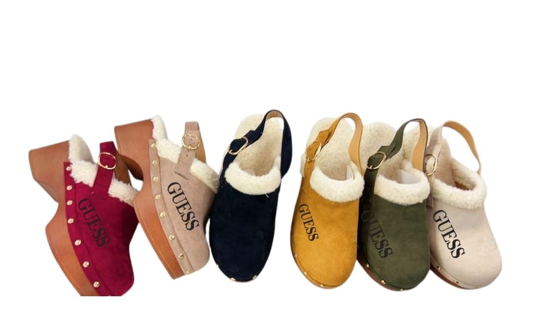Zuecos Guess con tachuelas - Imagen 1
